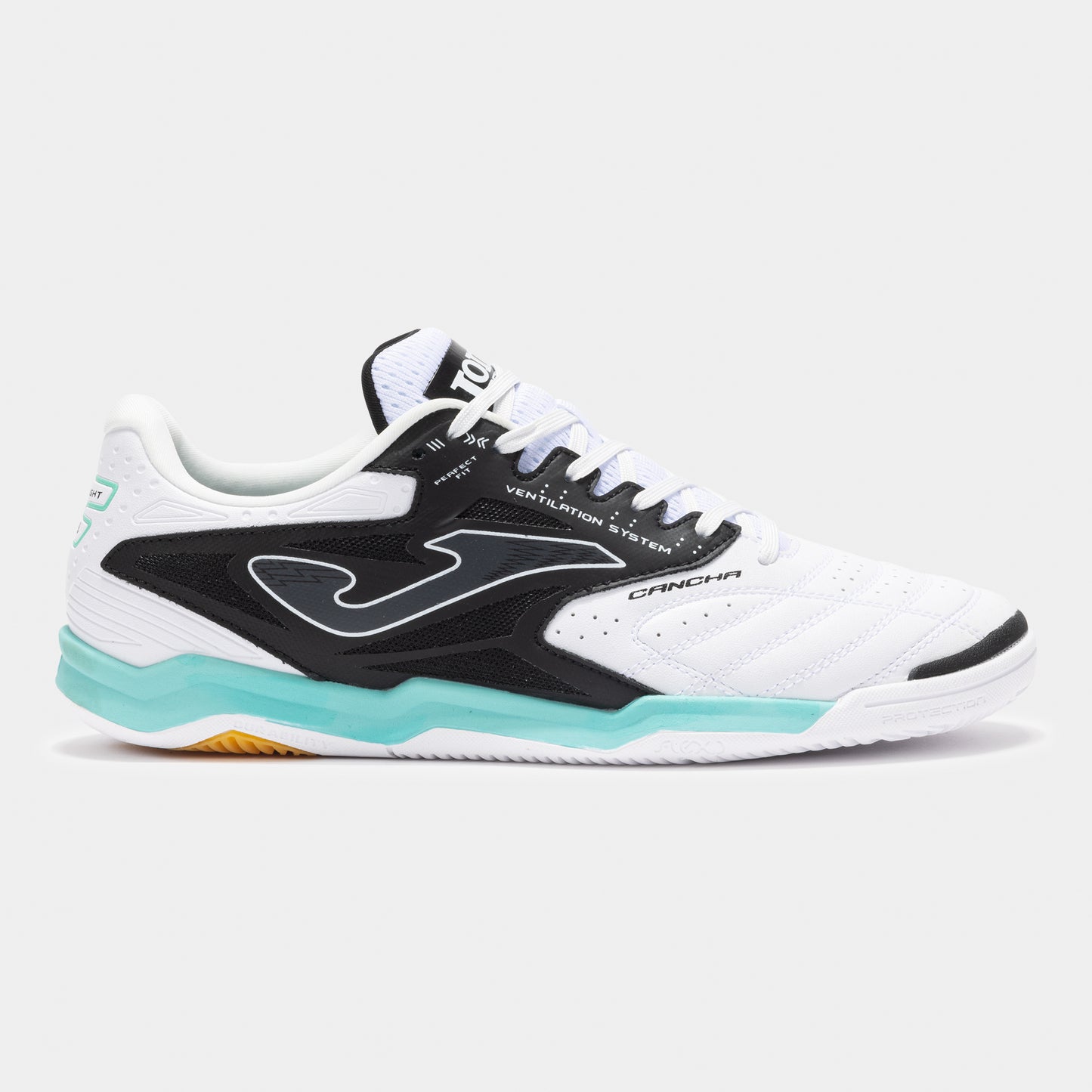 JOMA Cancha 2502 futsal trainer in white and black, showing lateral branding and low-cut design.