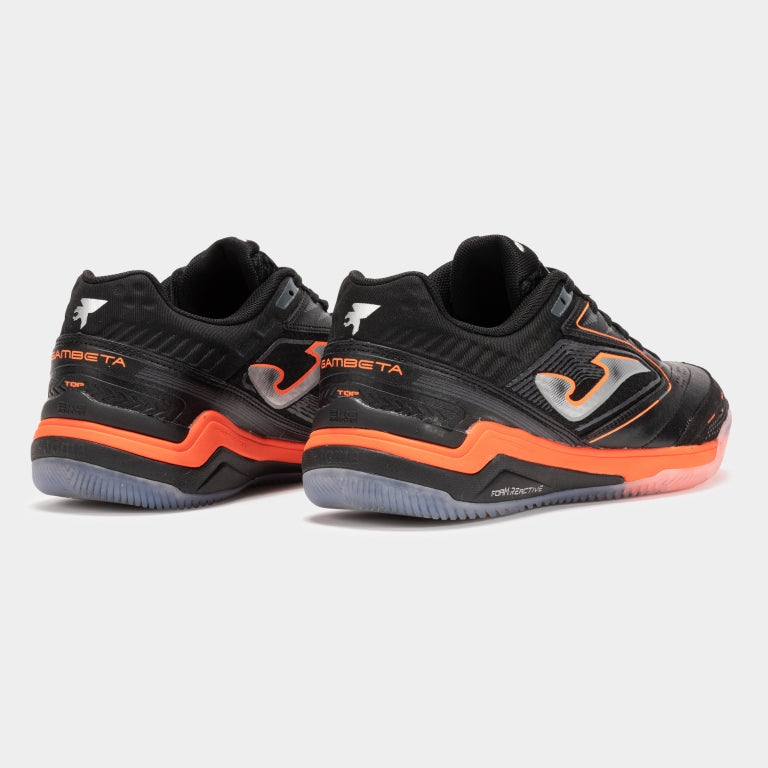 Back heel view of black JOMA Gambeta 2501 futsal shoe showing ankle collar and rear stabilis support.