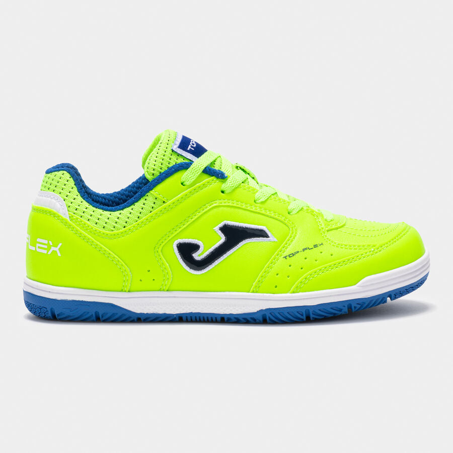 Side view of the Munich TOP FLEX JR 2511 Green indoor futsal shoe for boys and girls. This image highlights the durable Fibertech upper and the high-traction DURABILITY rubber sole, ideal for young players on indoor surfaces.
