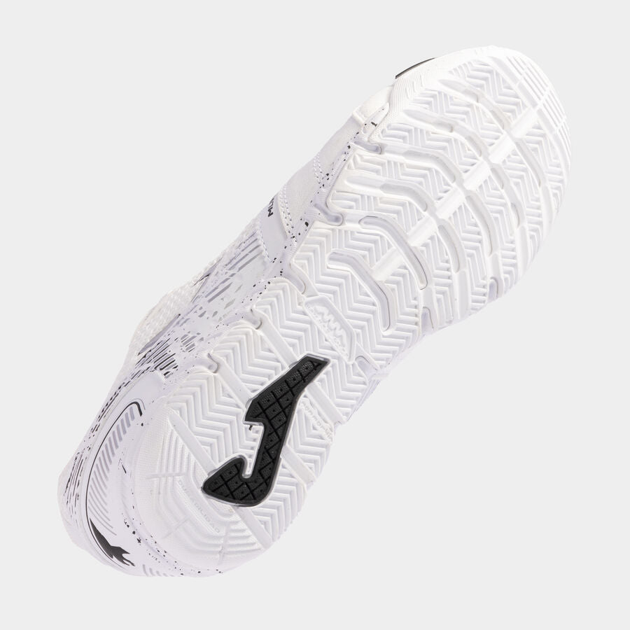 Underside of the JOMA Mundial 2402 with grip-enhancing rubber sole and multidirectional grooves.
